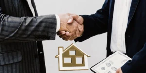 A homebuyer and lender shake hands on a deal for the lender to pay the closing costs.