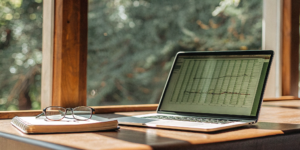 A lender credit calculator on a laptop weighing closing costs against a higher mortgage rate.